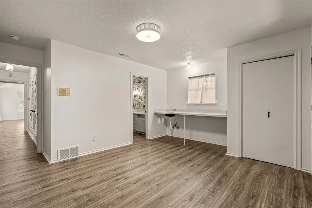 5300 Northcrest Road, Fort Worth, Texas, United States. - Photo 8