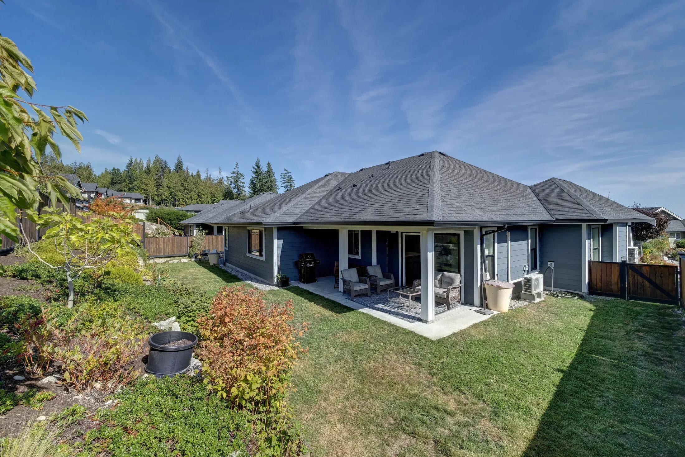 Exterior photo 2
