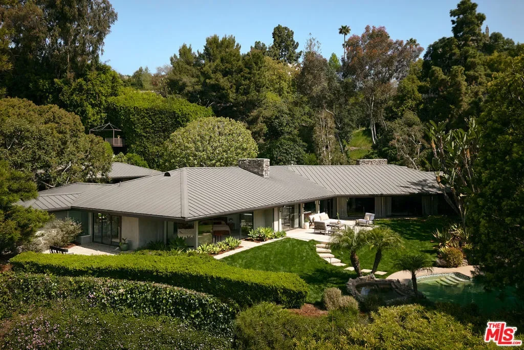 1117 N Beverly Drive, Beverly Hills, California, United States. - Photo 17