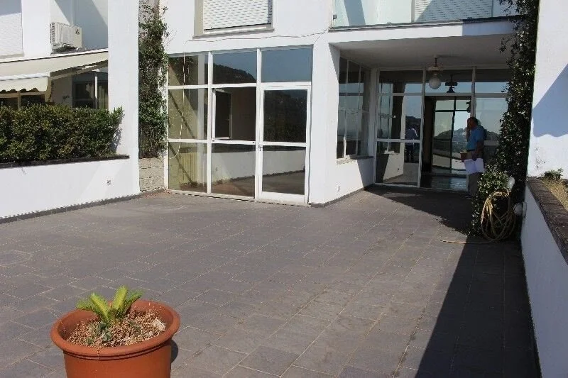 Exterior photo 8