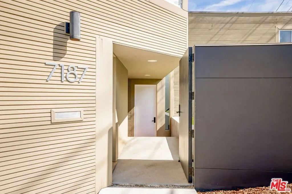7187 Macapa Drive, Los Angeles, California, United States. - Photo 24