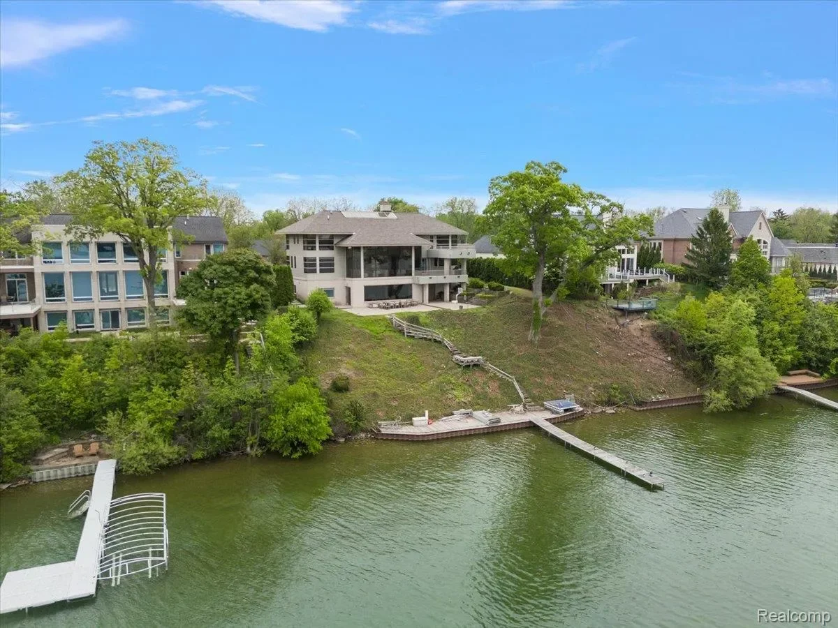 3468 PINE ESTATES Drive, West Bloomfield Charter Township, MI 48323, Orchard Lake Village, Michigan, United States. - Photo 20