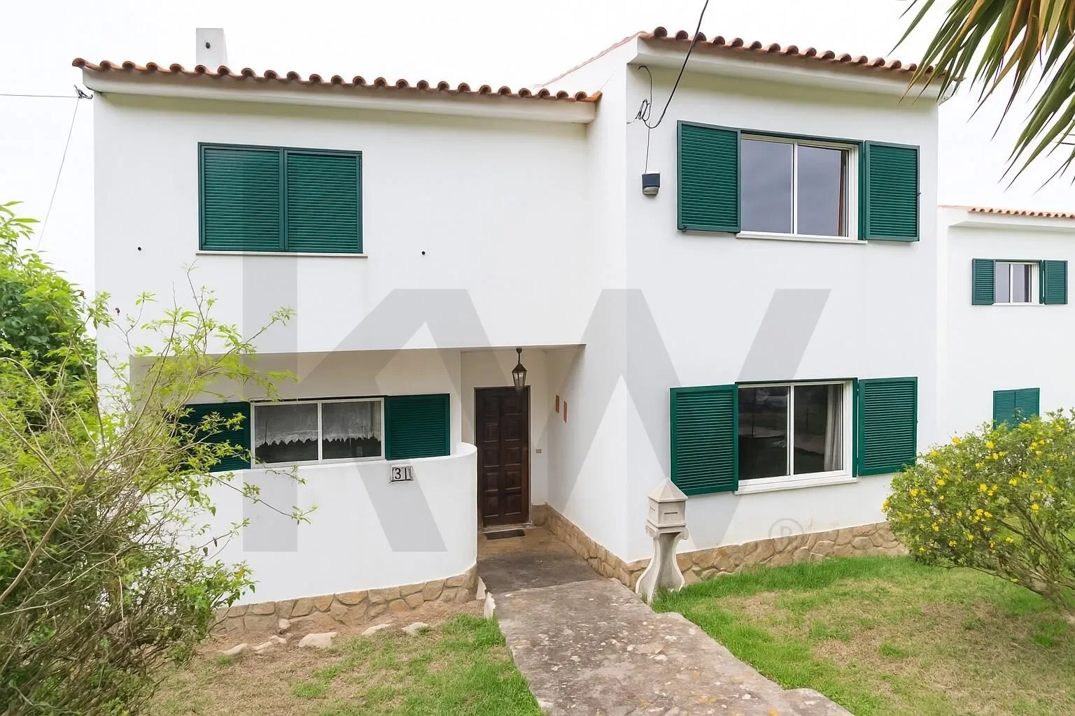 Exterior photo 3