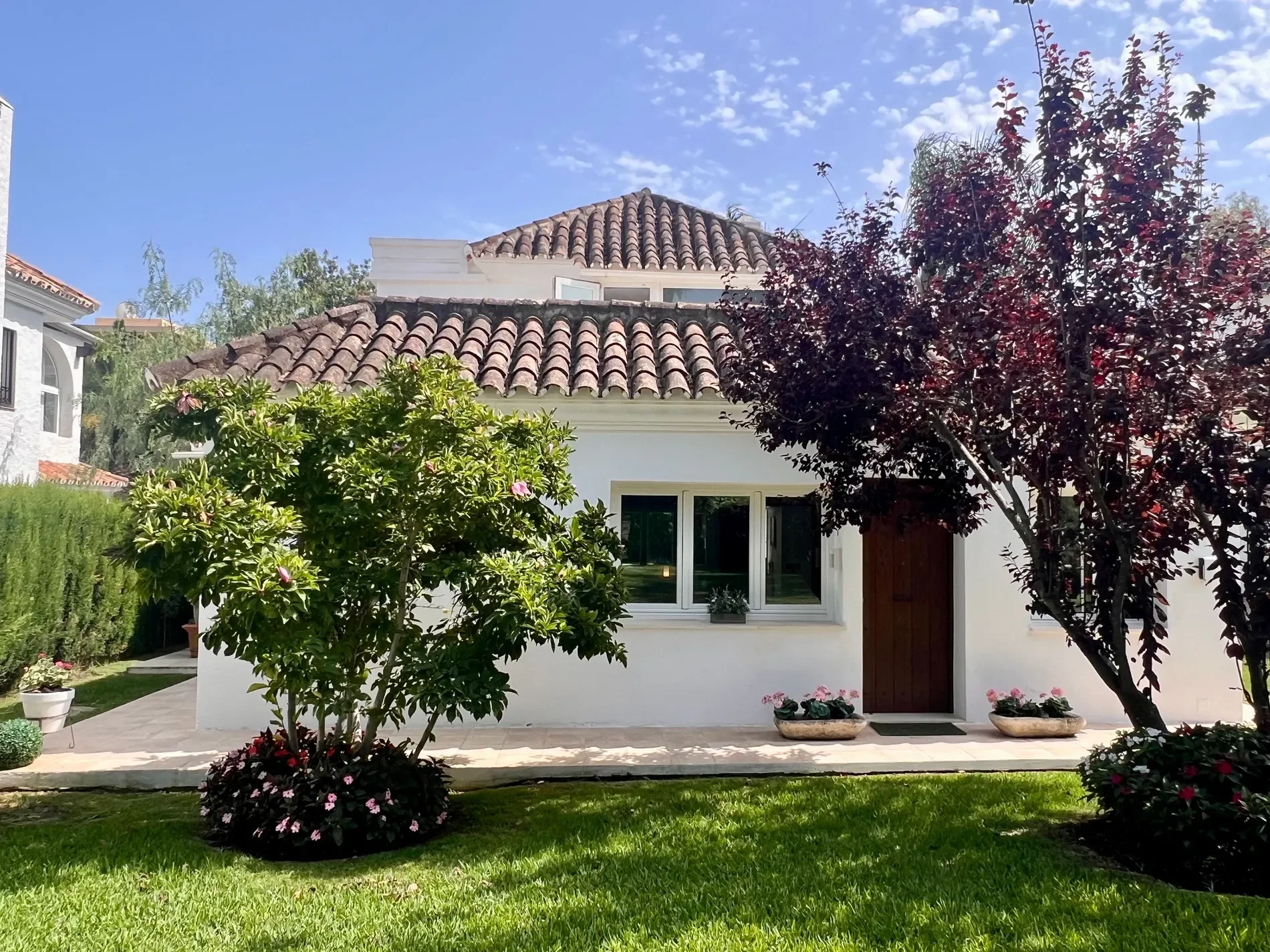 Exterior photo 3