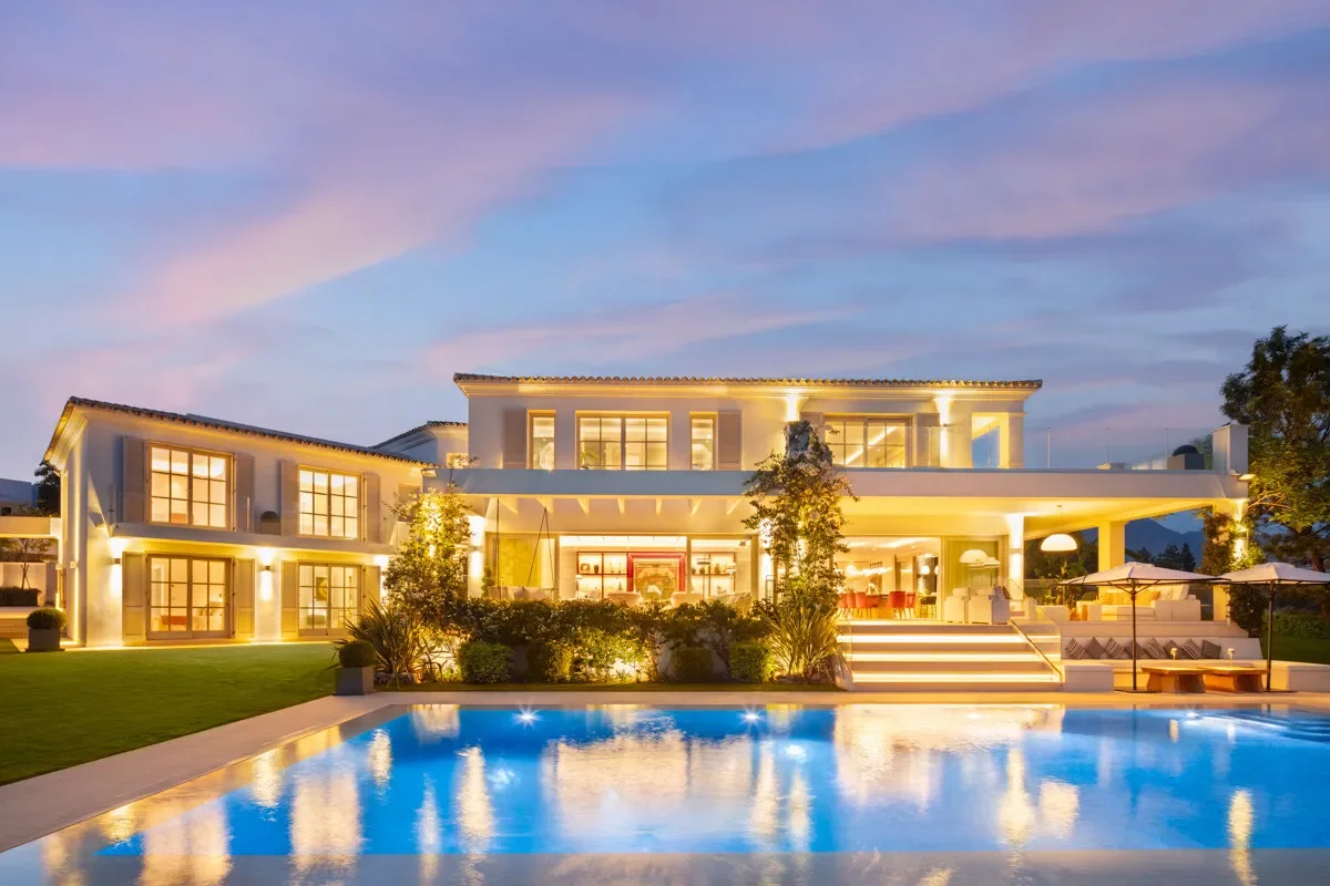 Exterior photo 6