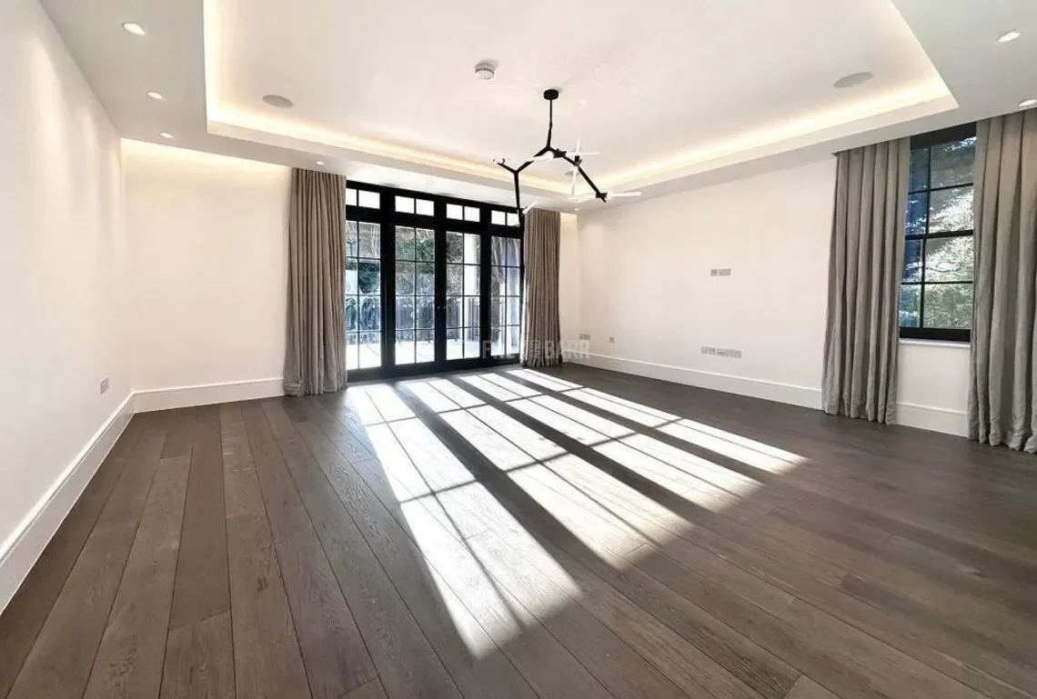 Sereno House, Beech Hill, Barnet, England, United Kingdom. - Photo 15