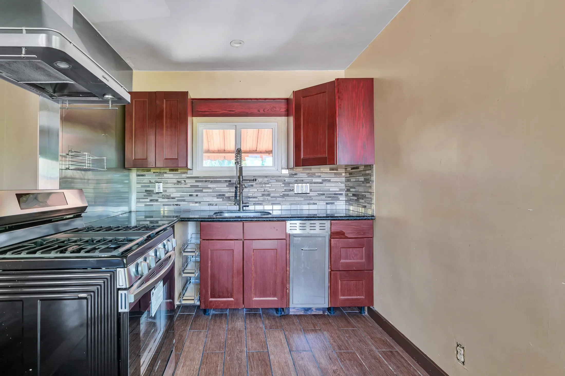 2013 South Palm Avenue , Alhambra, CA 91803, Alhambra, California, United States. - Photo 8