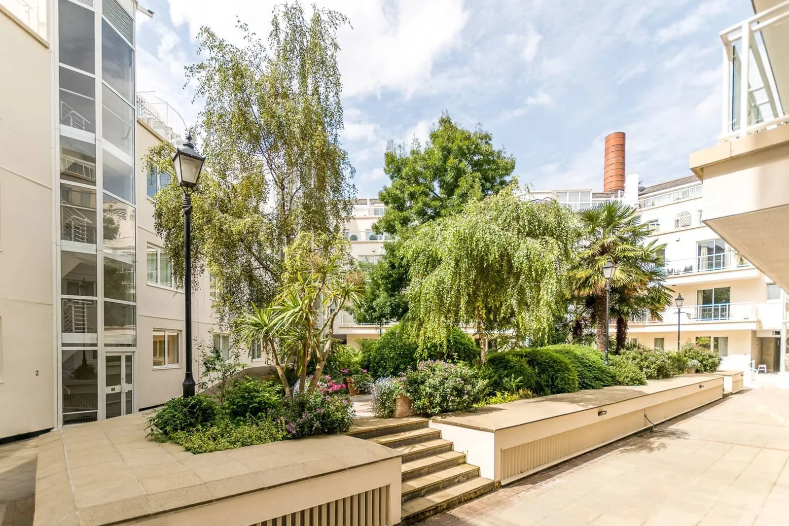 Exterior photo 9