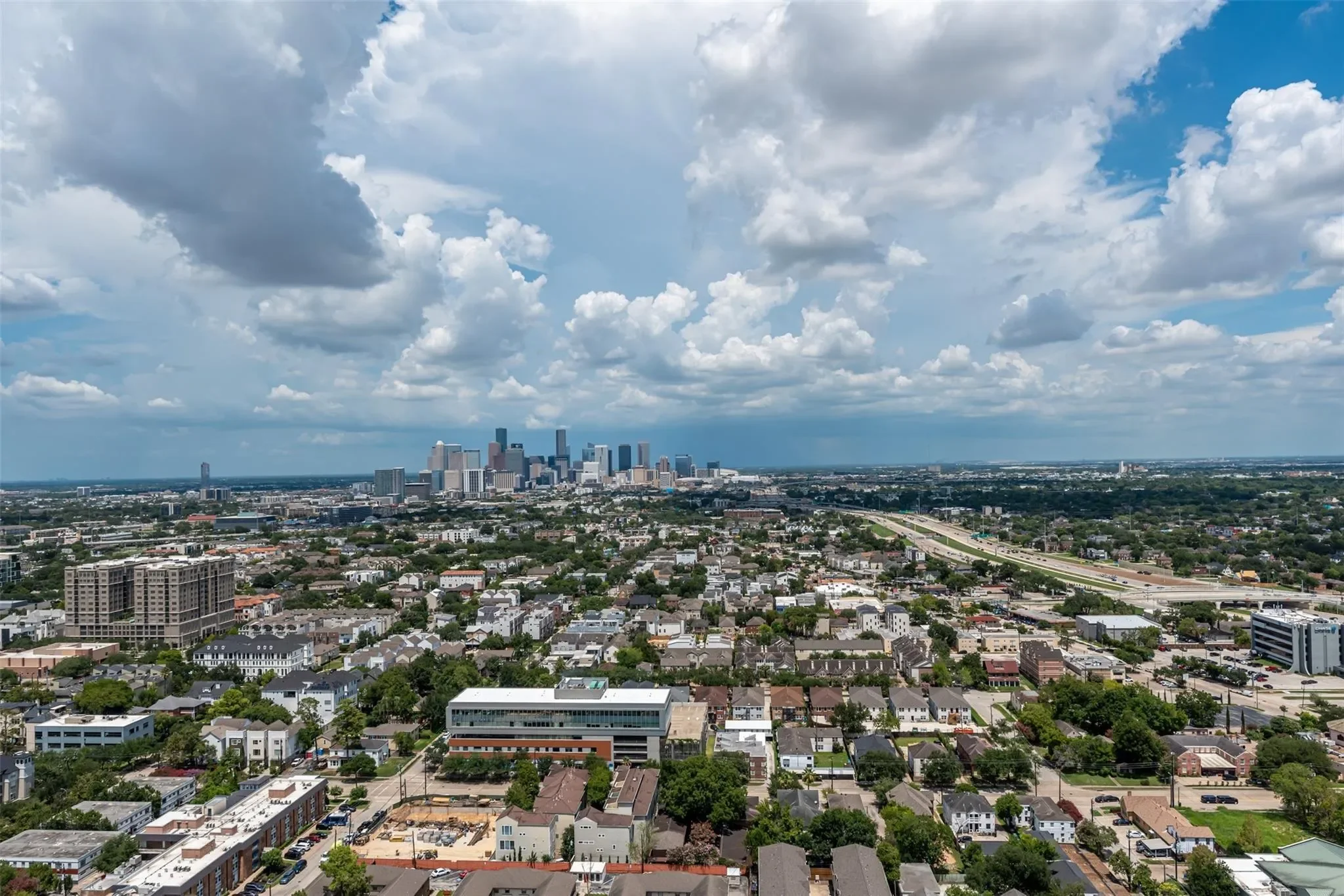 1701 Hermann Drive 34L, Houston, Texas, United States. - Photo 13