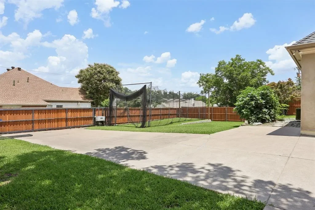 6065 Dilbeck Lane, Dallas, Texas, United States. - Photo 33