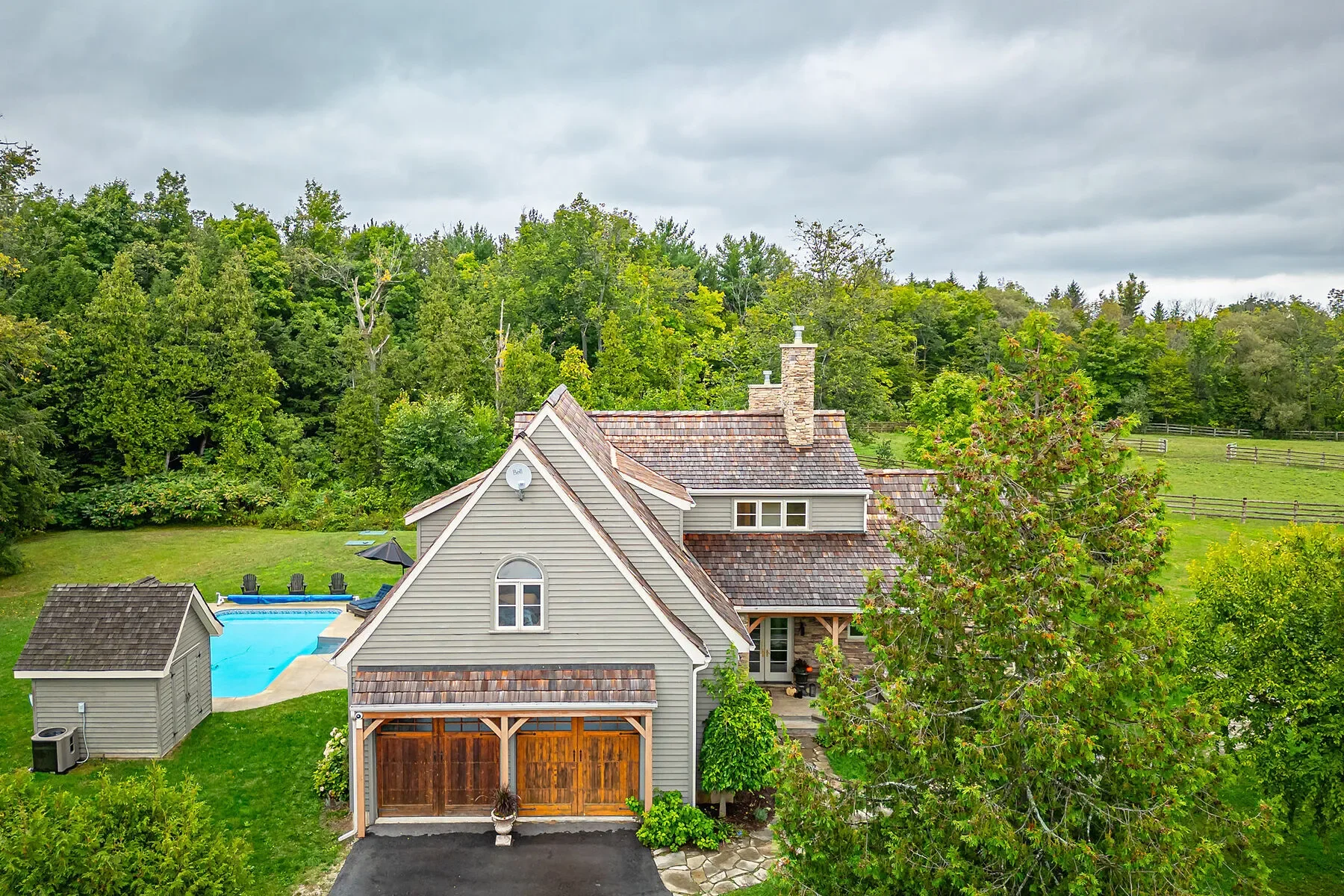 Exterior photo 2