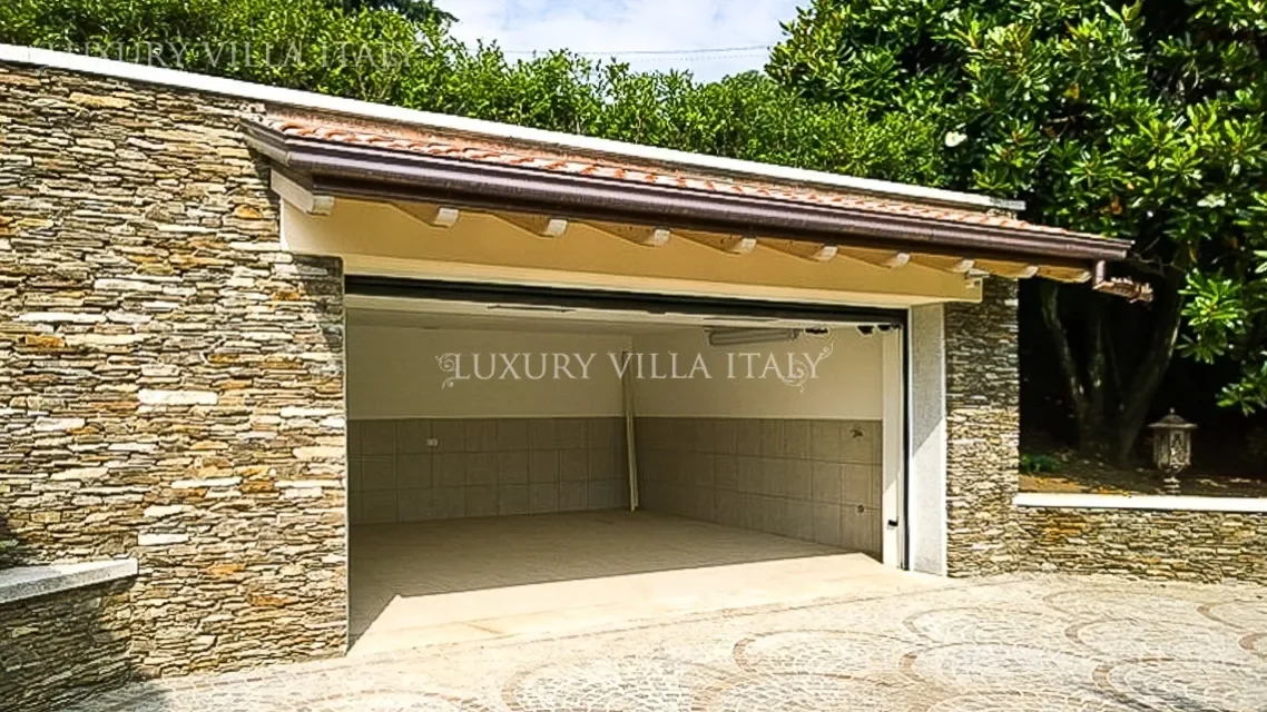 Exterior photo 6