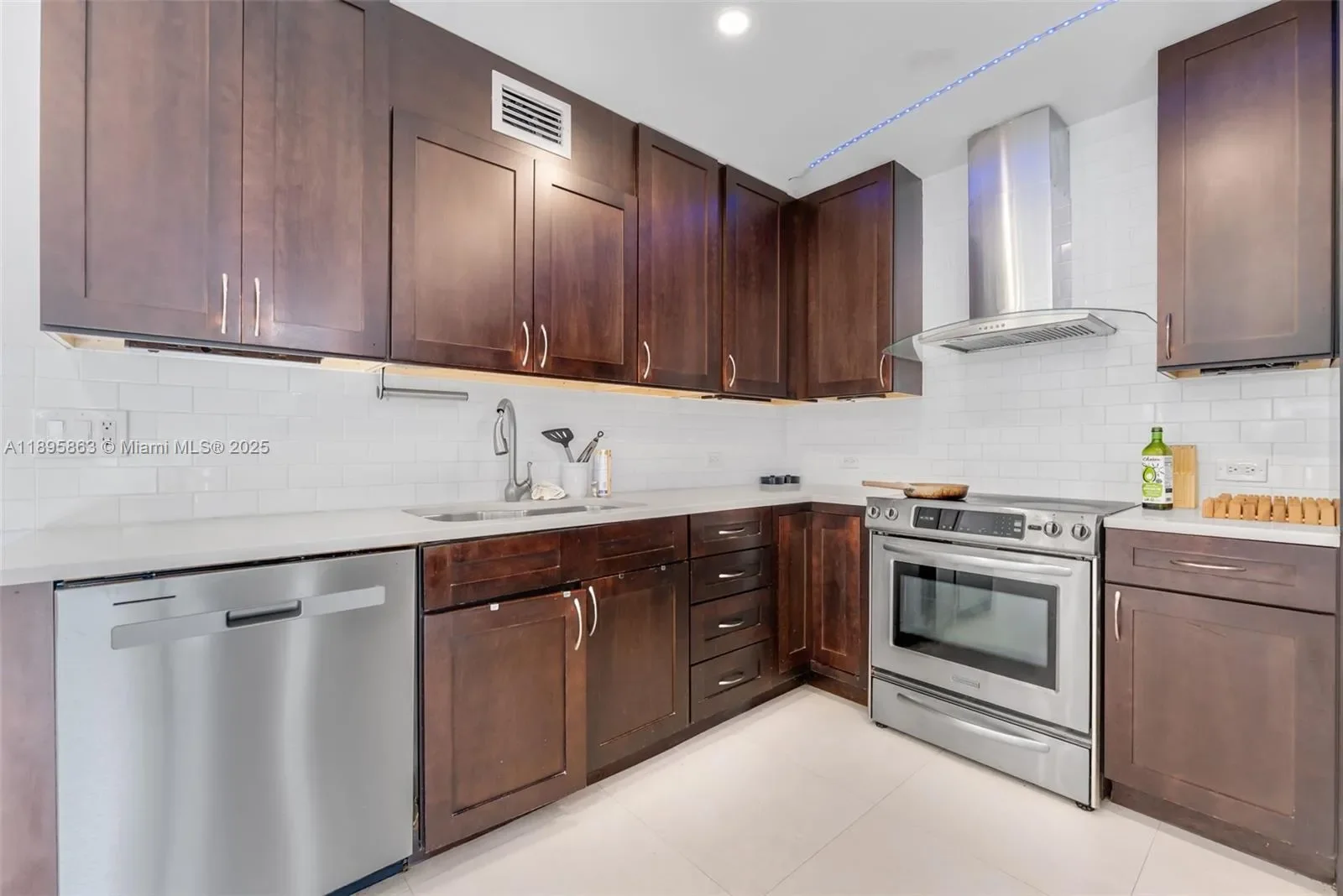 4801 University Dr, Coral Gables, Florida, United States. - Photo 14