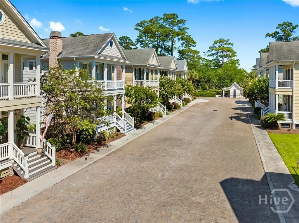 Exterior photo 2