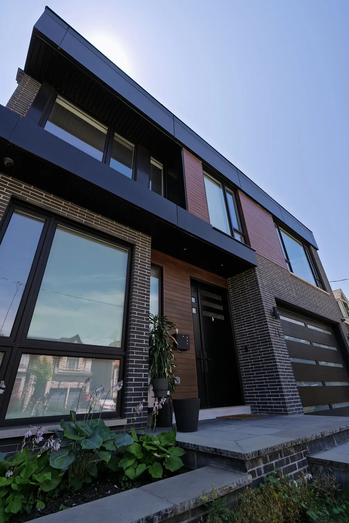 Exterior photo 5