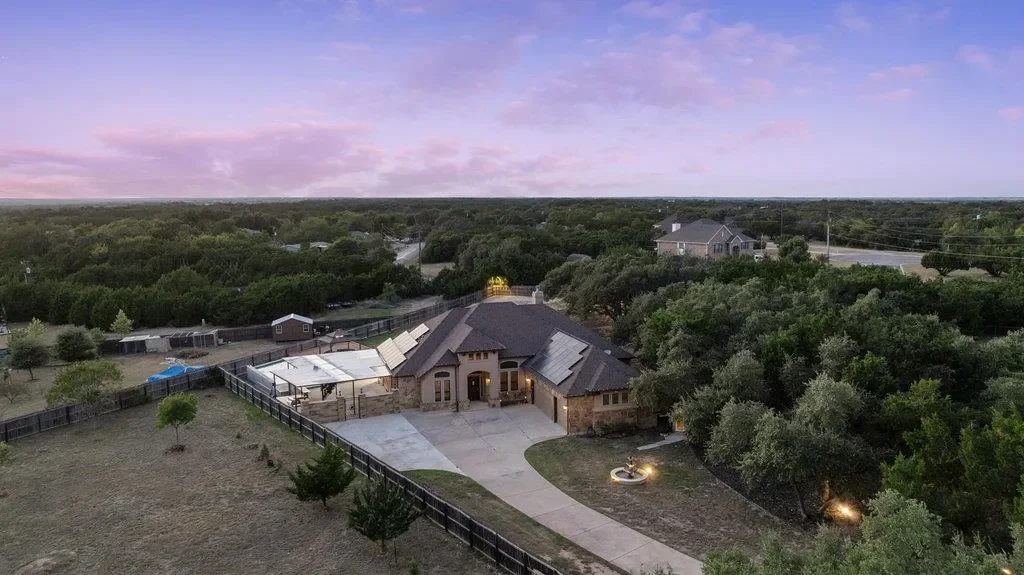 321 Sarahs LN, Liberty Hill, Texas, United States. - Photo 2