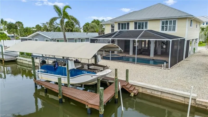 320 Madison CT, Fort Myers Beach, Florida, United States. - Photo 30