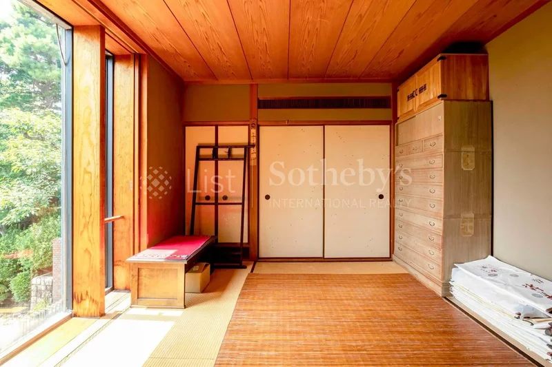 Takarazuka-shi, 28 665-0013, Takarazuka, Hyogo, Japan. - Photo 3