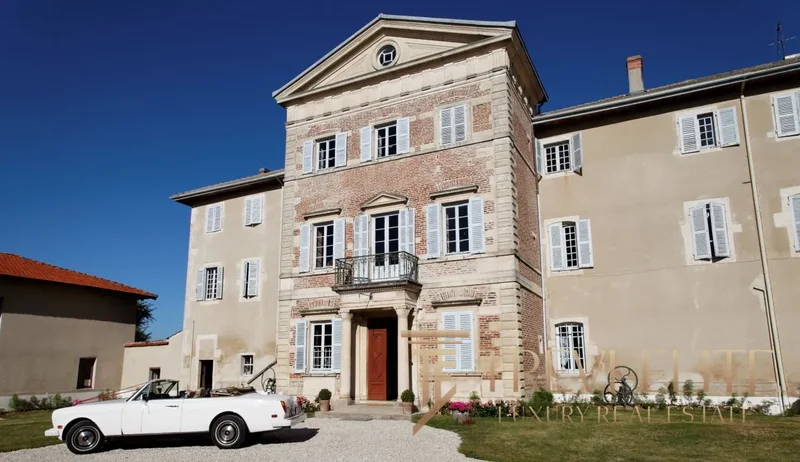Wonderful plot in the Dombes region: Natural wealth and investment opportunities