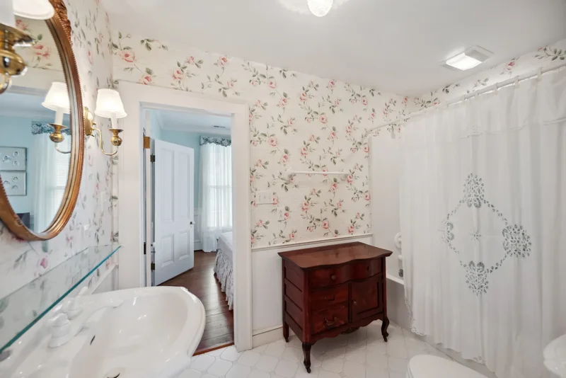 116 W Queen St, Edenton, NC 27932, Edenton, North Carolina, United States. - Photo 25