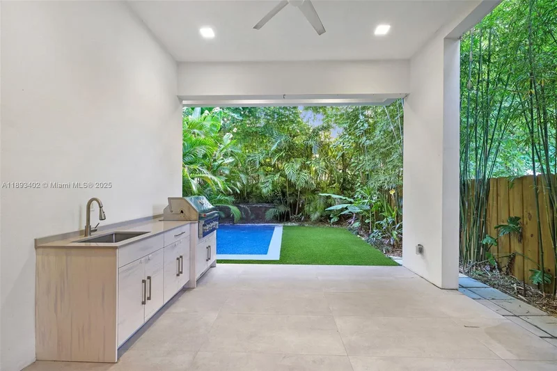 3063 Elizabeth St, Miami, Florida, United States. - Photo 24