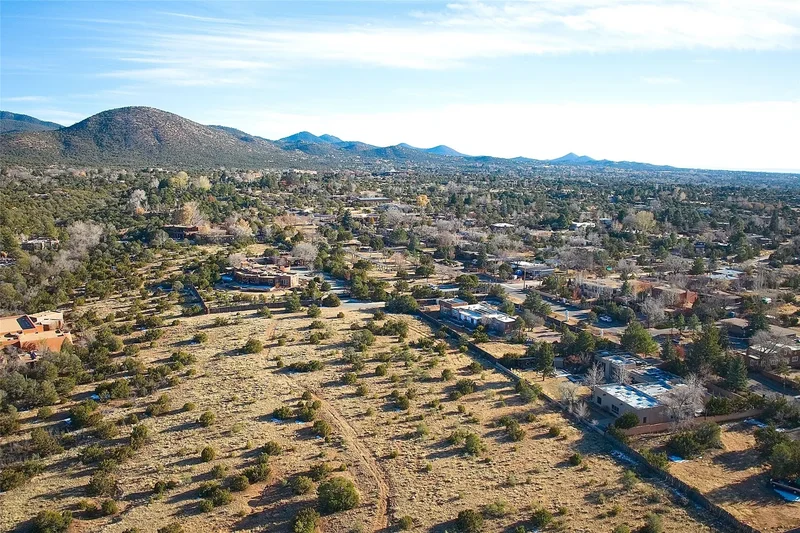 915 Old Santa Fe Trail , Santa Fe, NM 87505, Santa Fe, New Mexico, United States. - Photo 26