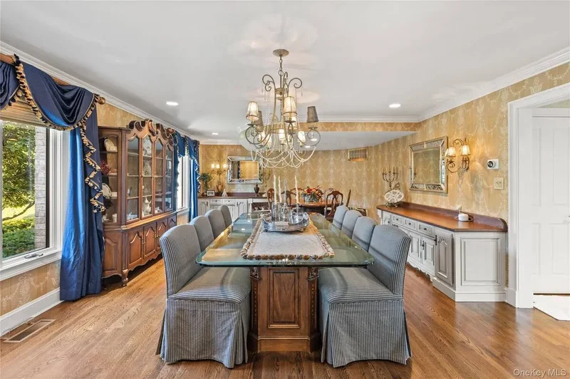 294 Half Hollow Road, Huntington Station, New York, United States. - Photo 32