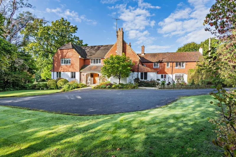 A spacious unlisted farmhouse iset in over 40 acres of garden and grounds