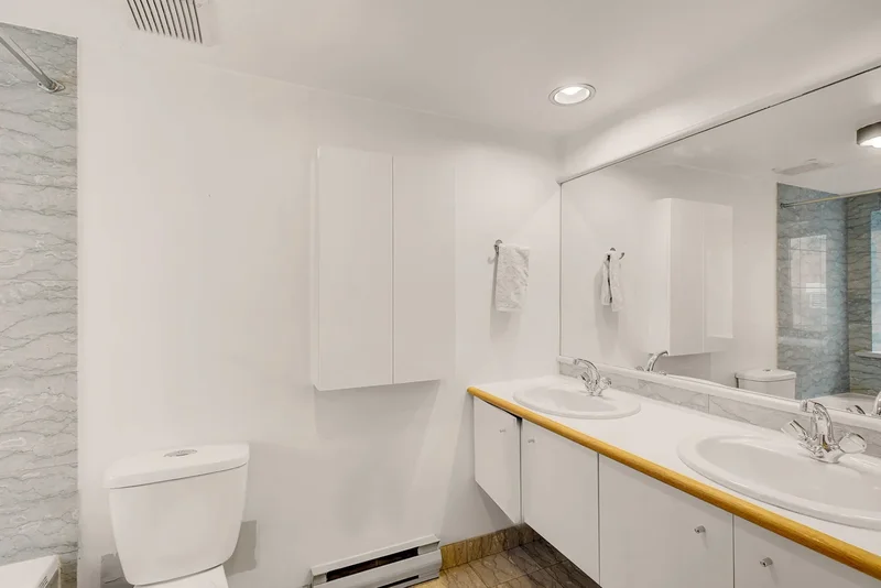 305 Rue de la Commune O. TH 5, Montréal, Quebec, Canada. - Photo 13