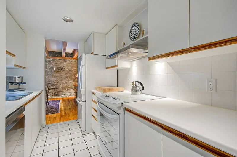 305 Rue de la Commune O. TH3, Montréal, Quebec, Canada. - Photo 14