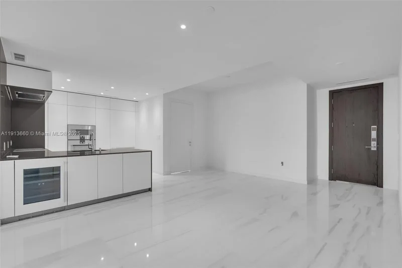 300 Biscayne Boulevard Way 3009W, Miami, Florida, United States. - Photo 4