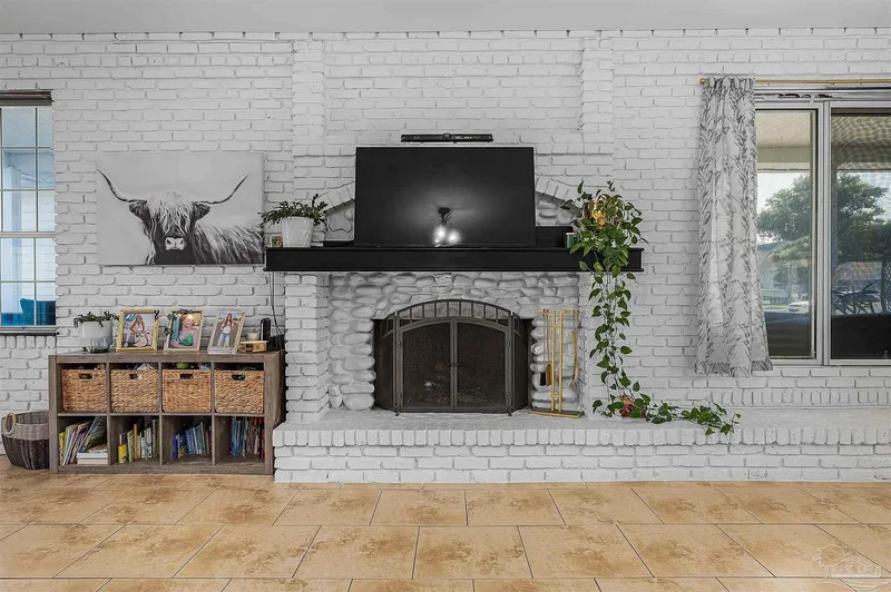 976 Grand Canal St, Gulf Breeze, FL 32563, Gulf Breeze, Florida, United States. - Photo 47