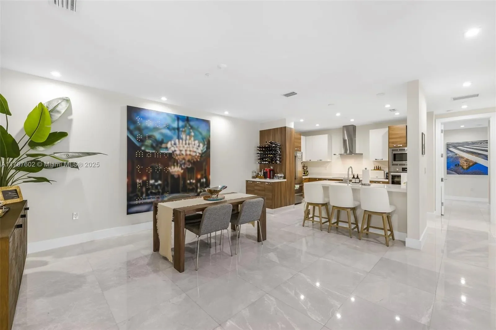 718 Valencia Ave 206, Coral Gables, Florida, United States. - Photo 3