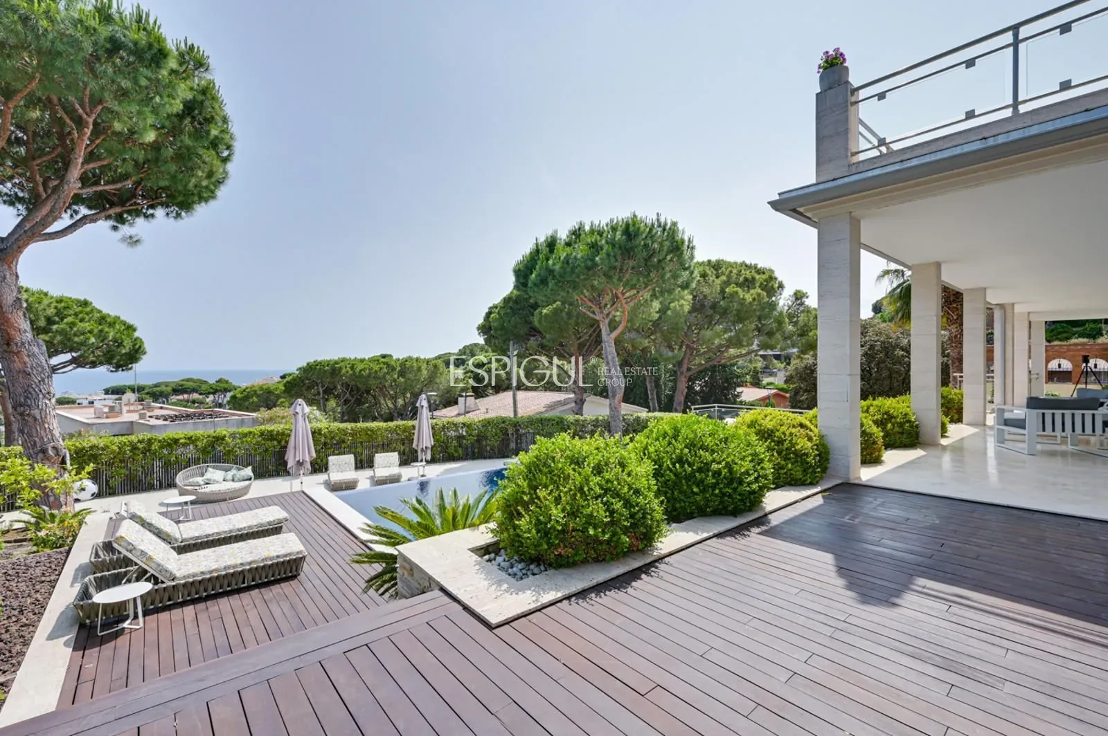 Exterior photo 7