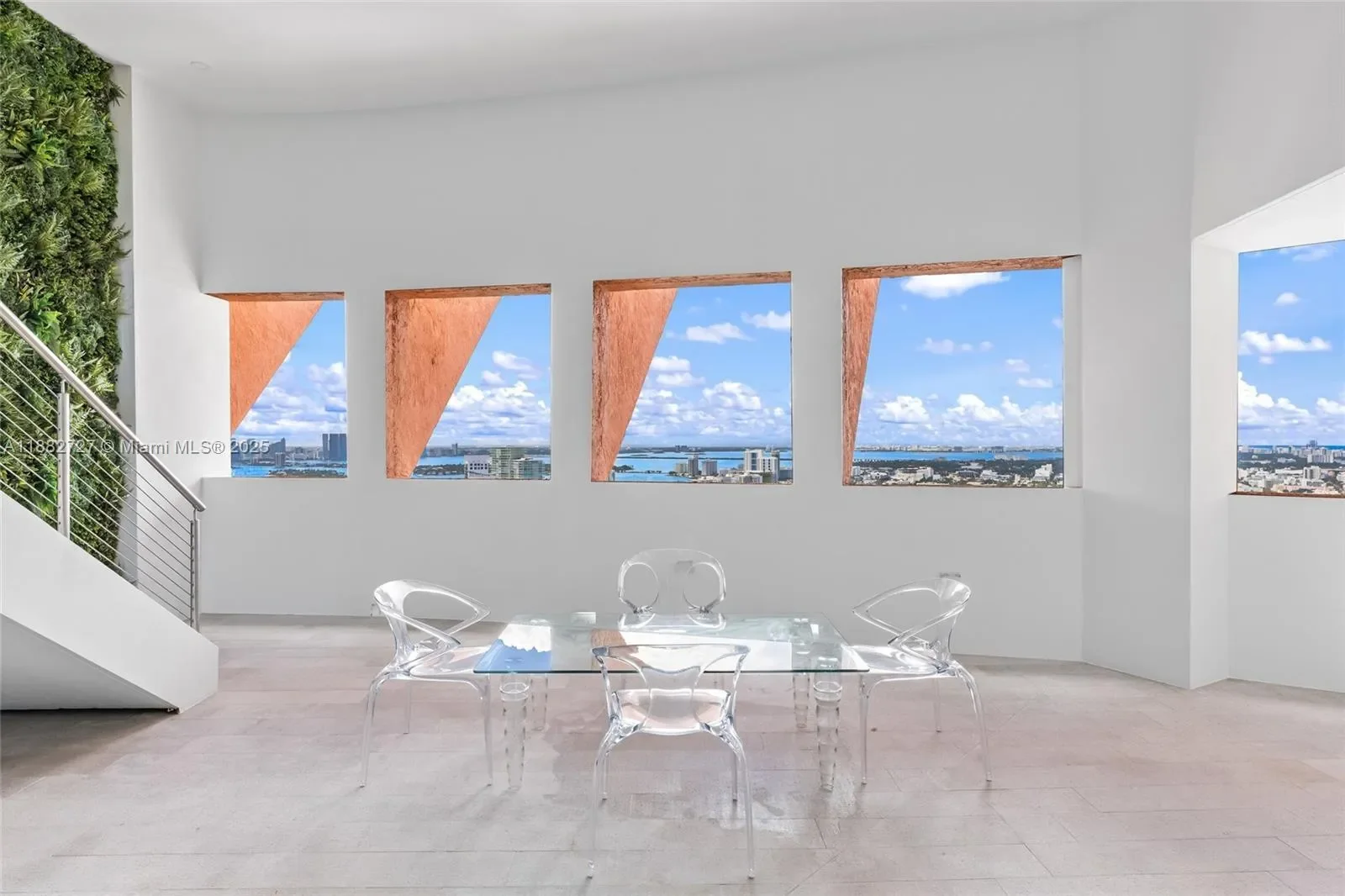 300 S Pointe Dr PH-5, Miami Beach, Florida, United States. - Photo 19