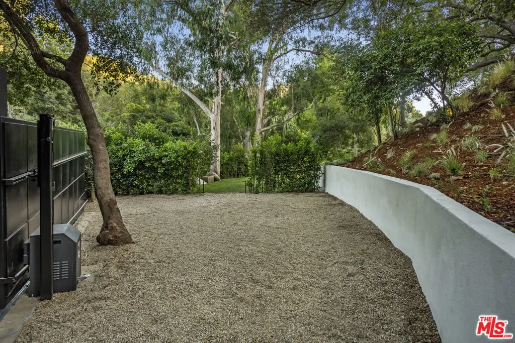 2535 Hutton Drive, Beverly Hills, California, United States. - Photo 17
