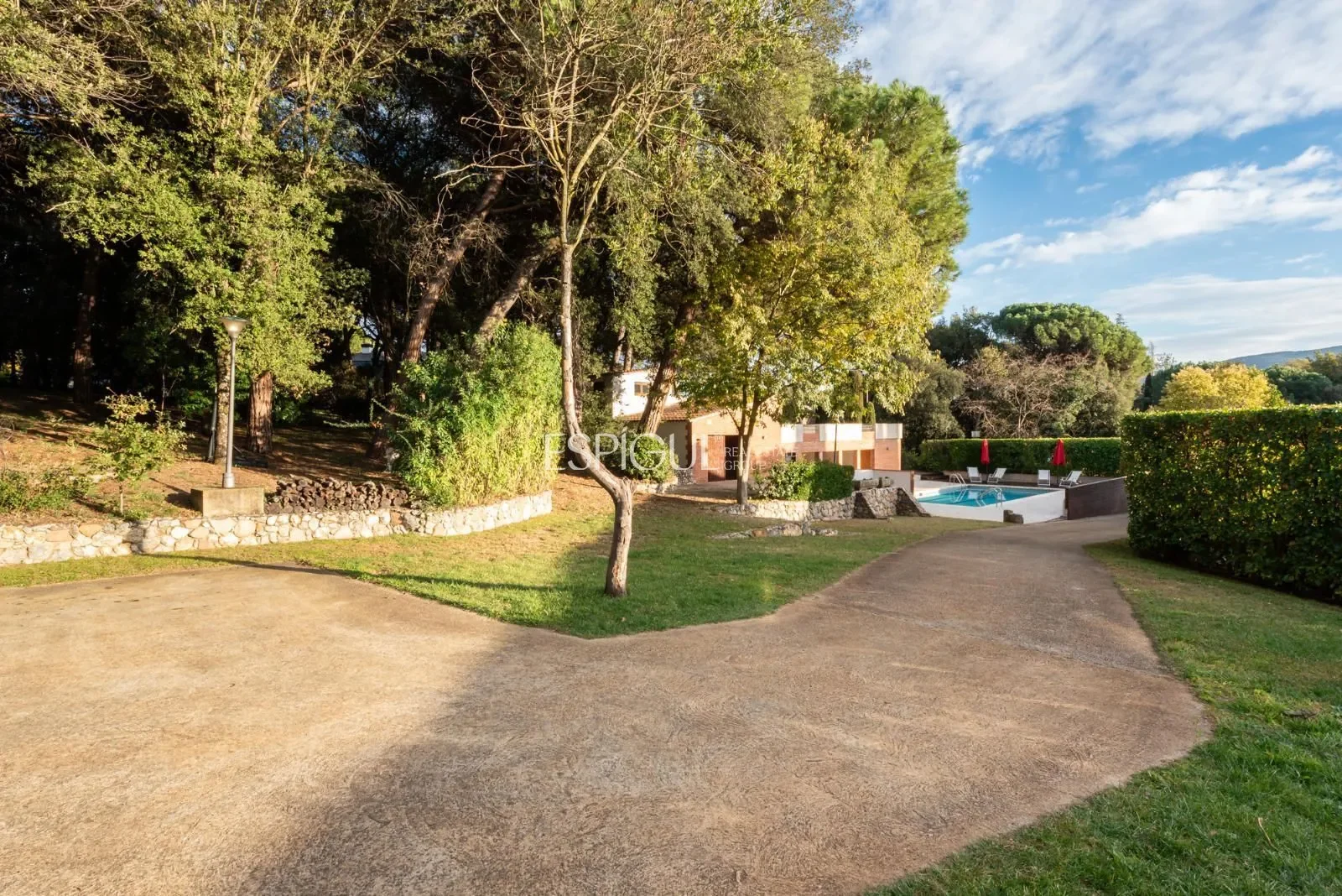 Exterior photo 12