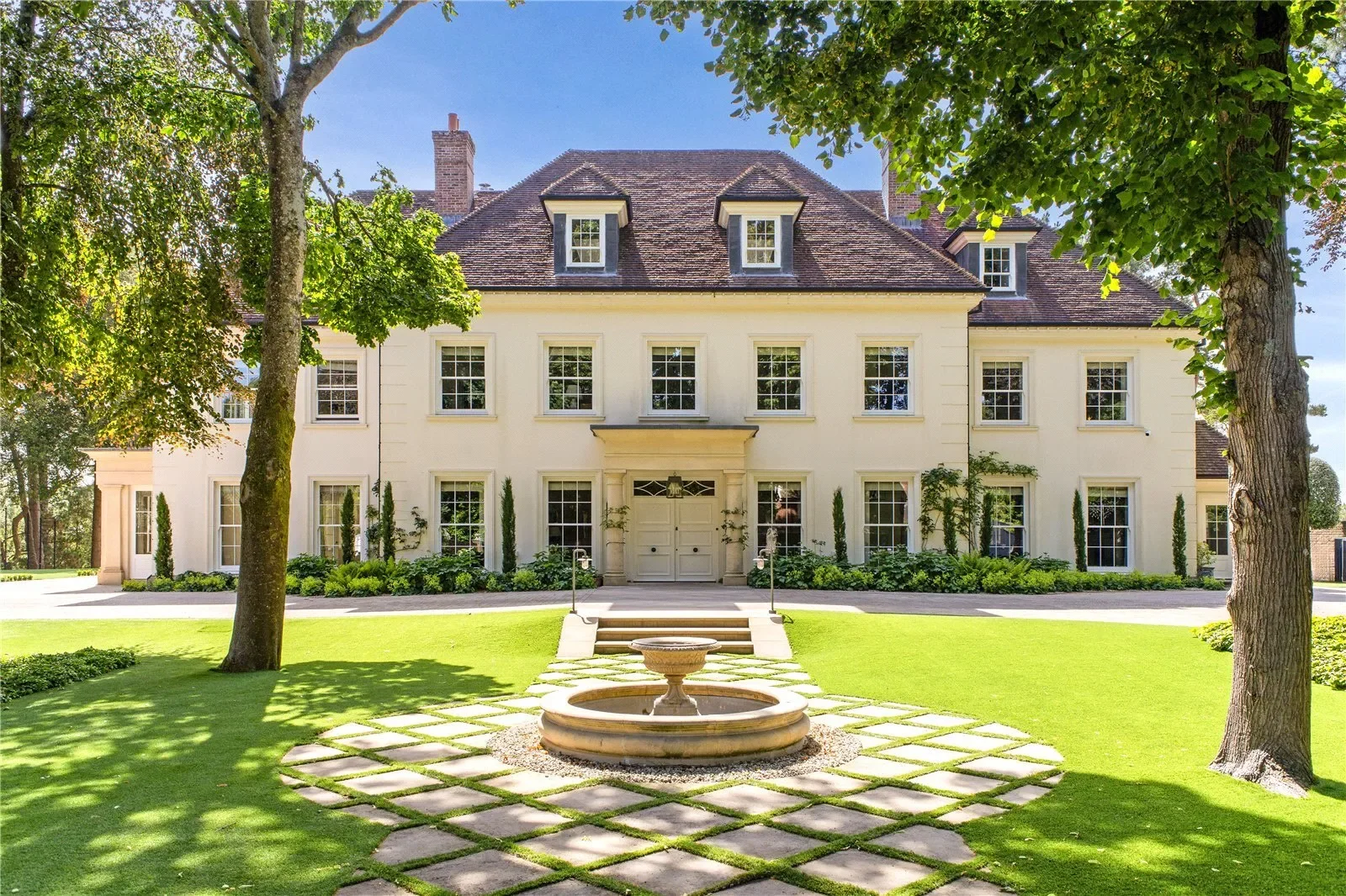 Exterior photo 2