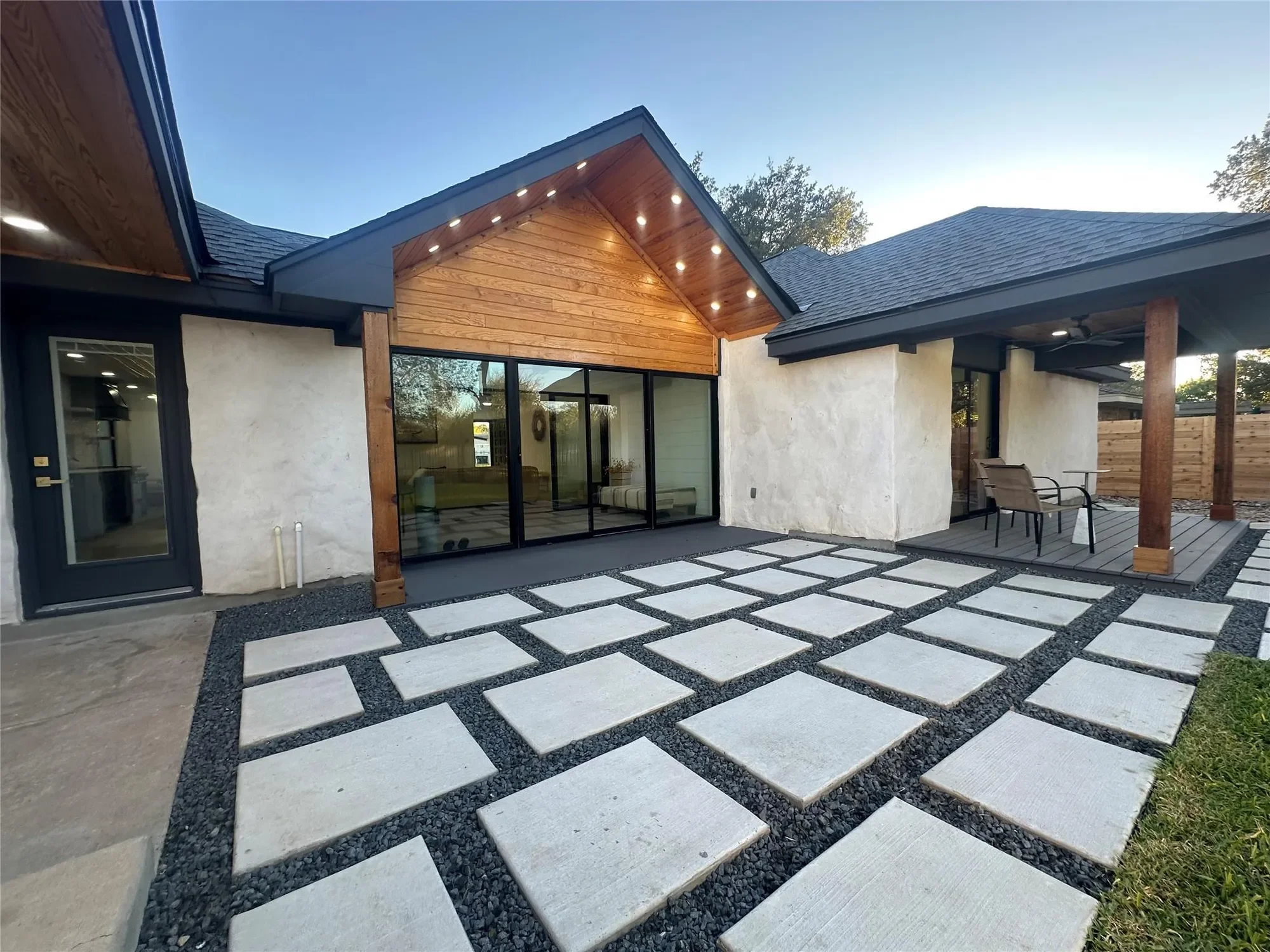 4910 Woodcreek RD, Austin, Texas, United States. - Photo 32