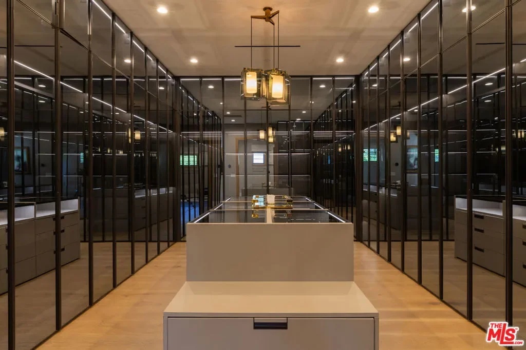 455 N Bundy Drive, Los Angeles, California, United States. - Photo 6