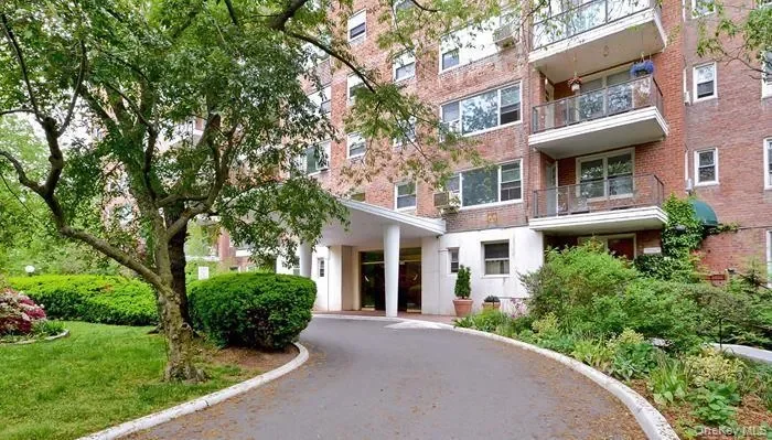 Exterior photo 4