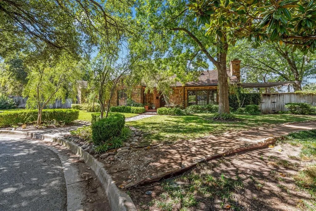 425 Crestwood Drive, Fort Worth, Texas, United States. - Photo 3