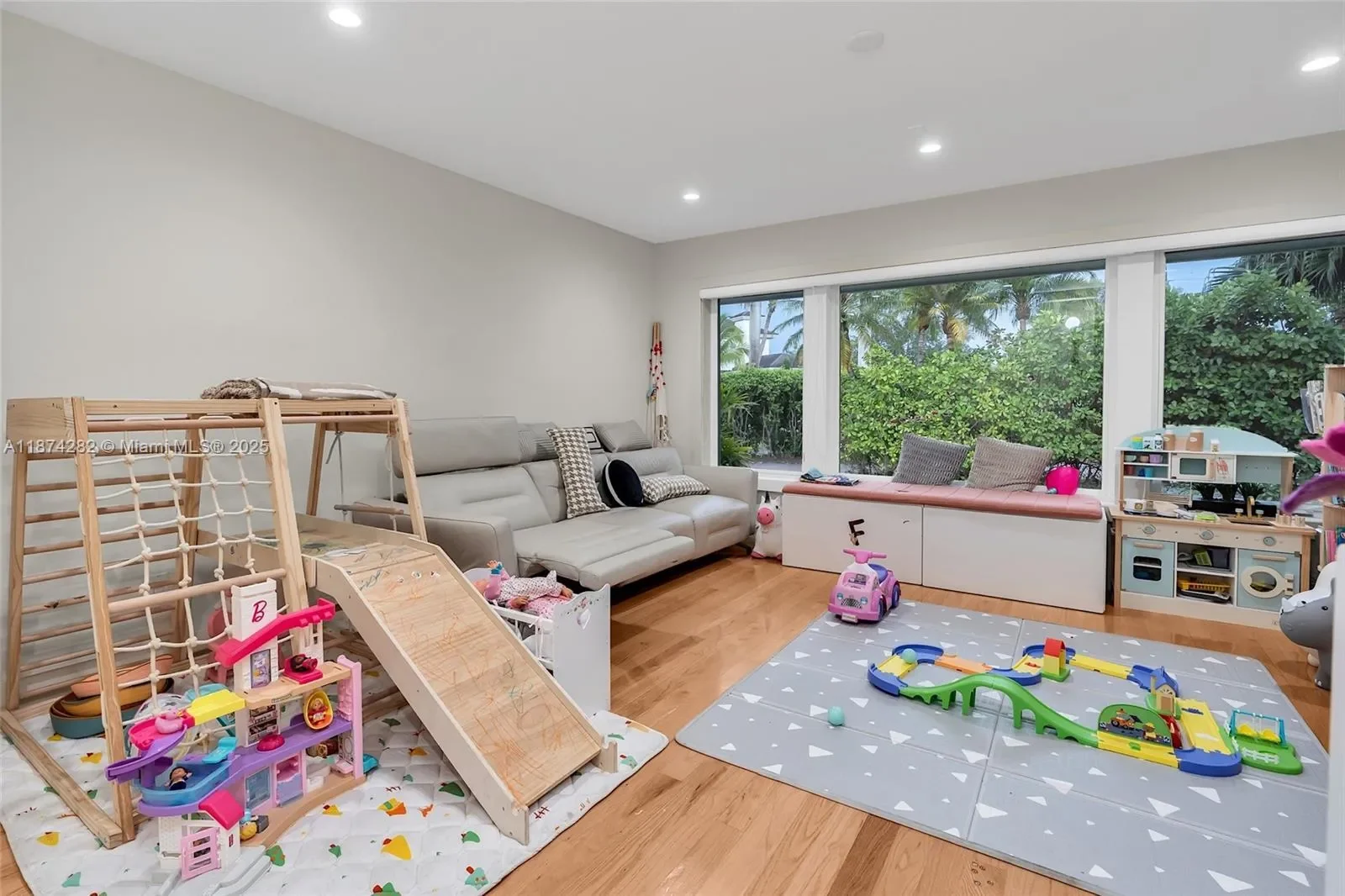 415 Rovino Ave, Coral Gables, Florida, United States. - Photo 32