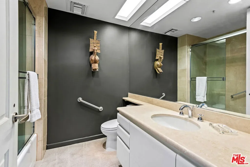 10490 Wilshire Boulevard 604, Los Angeles, California, United States. - Photo 36
