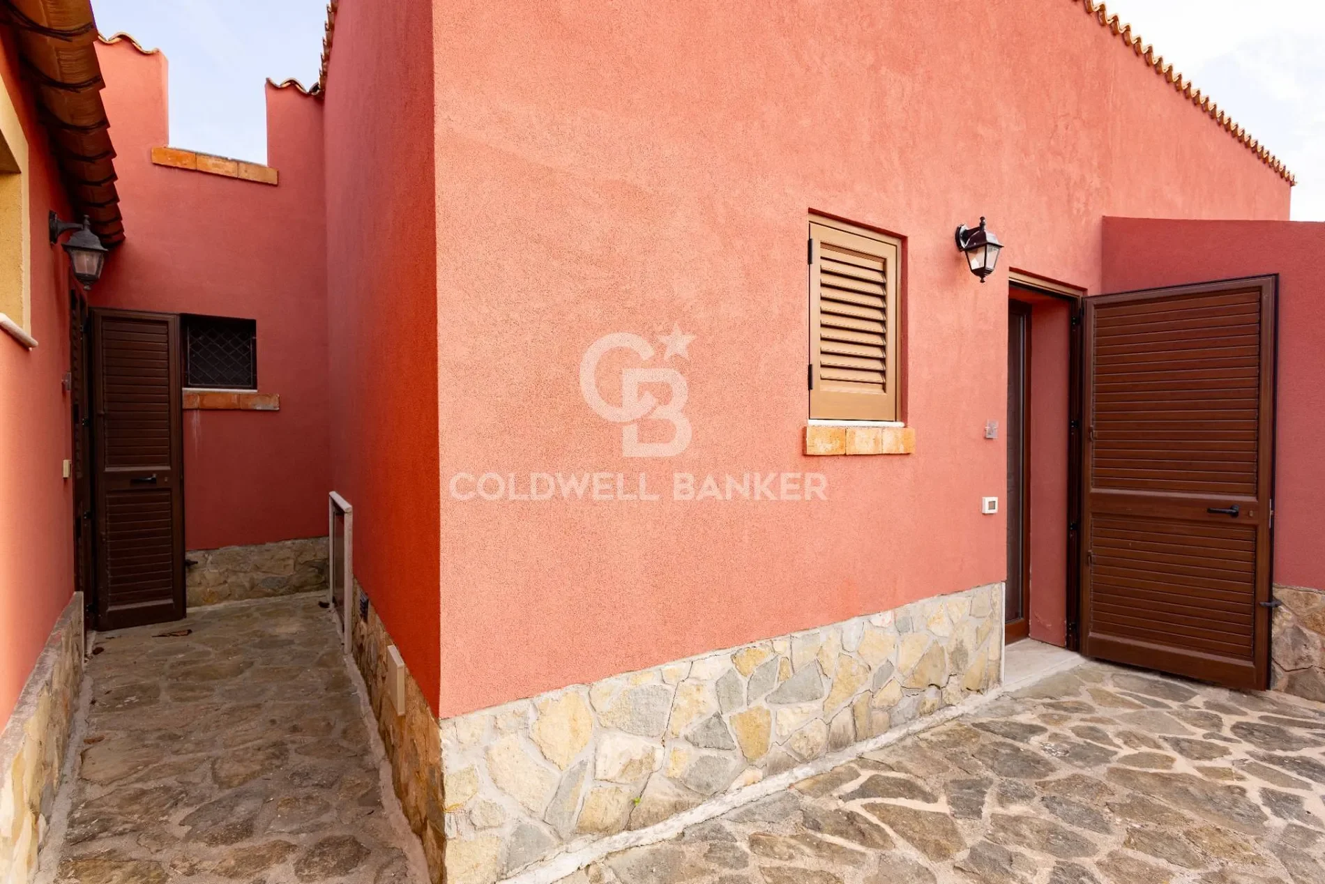 Exterior photo 10