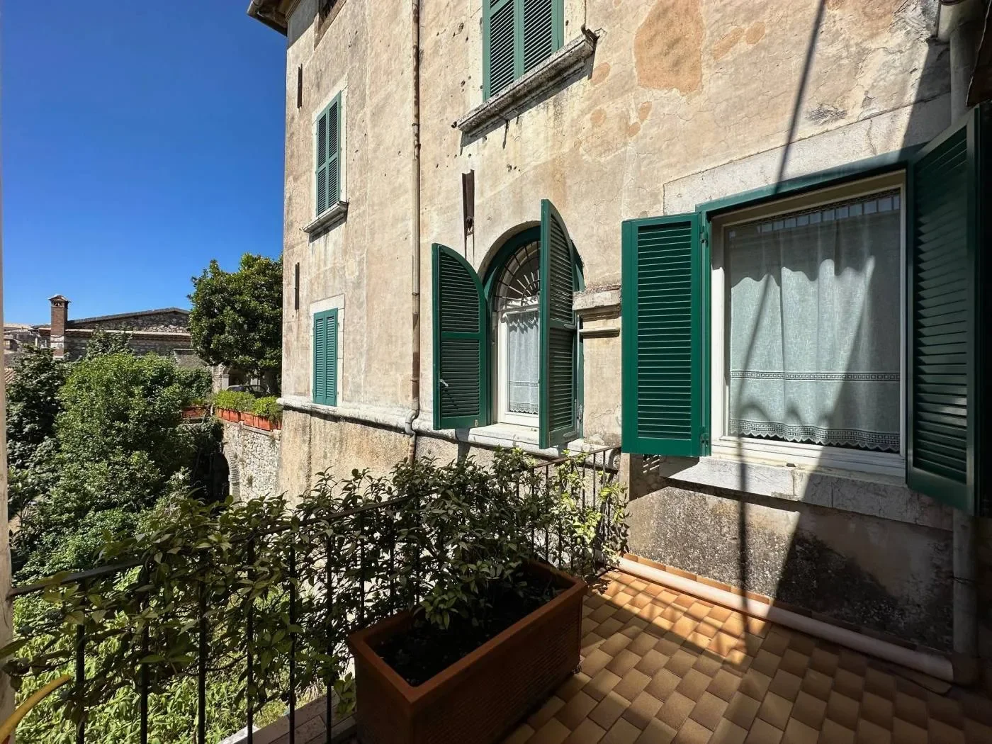 Exterior photo 4