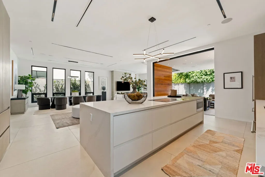 818 N Curson Avenue, Los Angeles, California, United States. - Photo 29