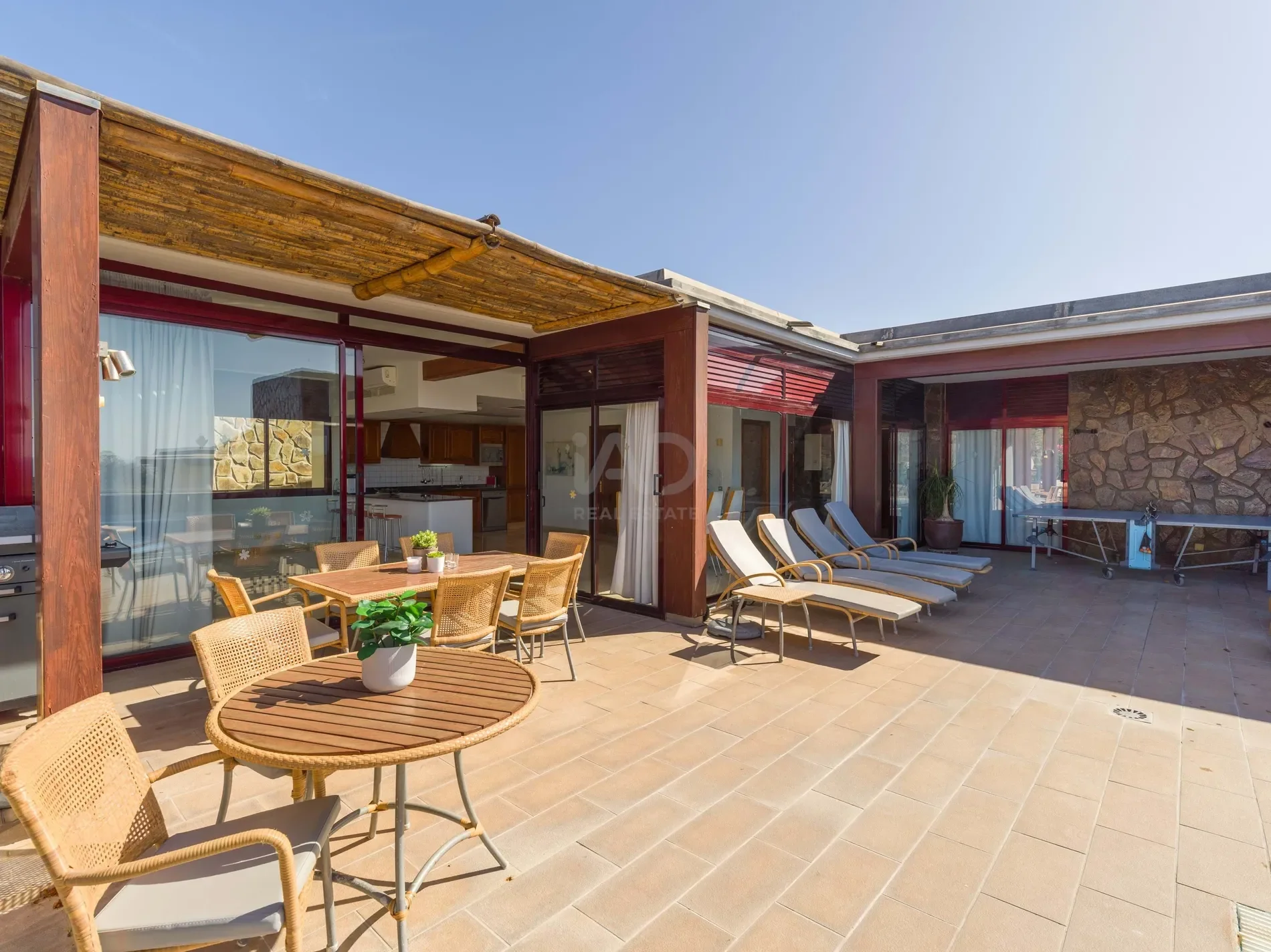 Exterior photo 10