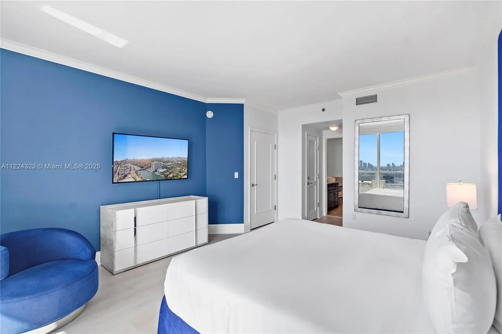 4401 COLLINS AV 2906/2908, Miami Beach, Florida, United States. - Photo 18