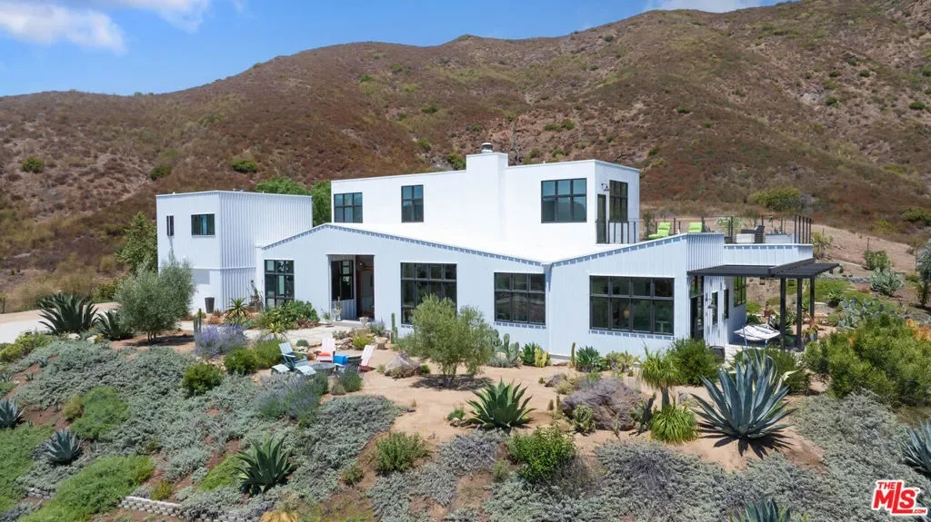 34067 Mulholland Highway, Malibu, California, United States. - Photo 15